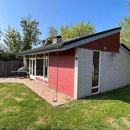 Knusse Bungalow Op Groen Park! Ouddorp Bagian luar foto