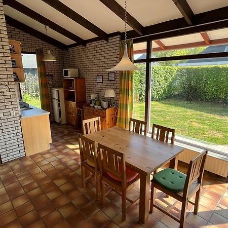 Knusse Bungalow Op Groen Park! Ouddorp Bagian luar foto