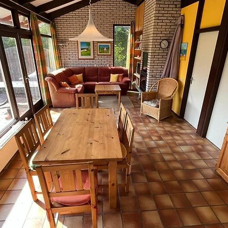 Knusse Bungalow Op Groen Park! Ouddorp Bagian luar foto