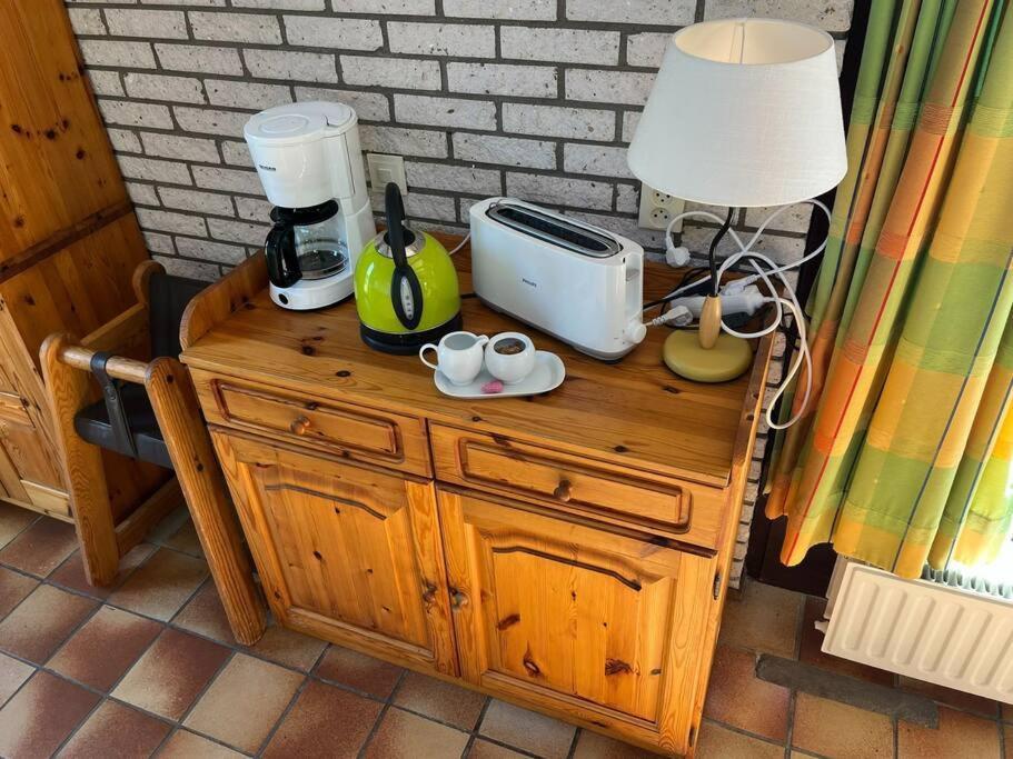Knusse Bungalow Op Groen Park! Ouddorp Bagian luar foto