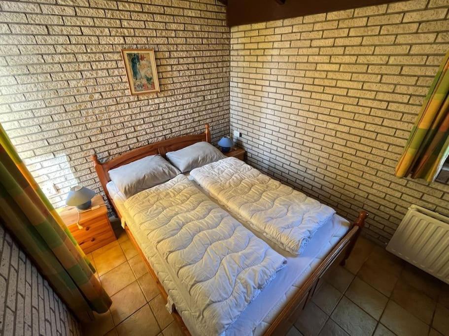 Knusse Bungalow Op Groen Park! Ouddorp Bagian luar foto
