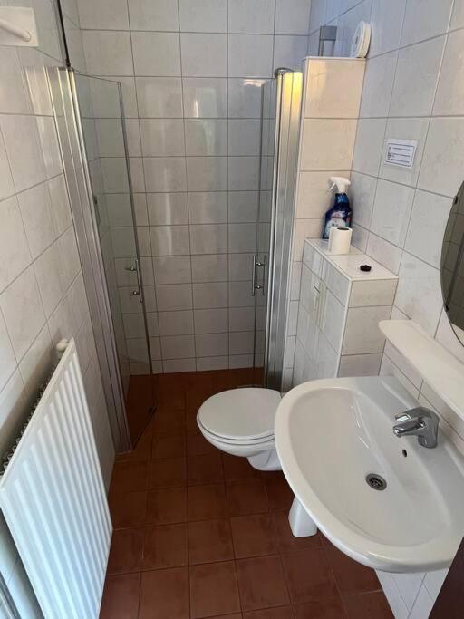 Knusse Bungalow Op Groen Park! Ouddorp Bagian luar foto